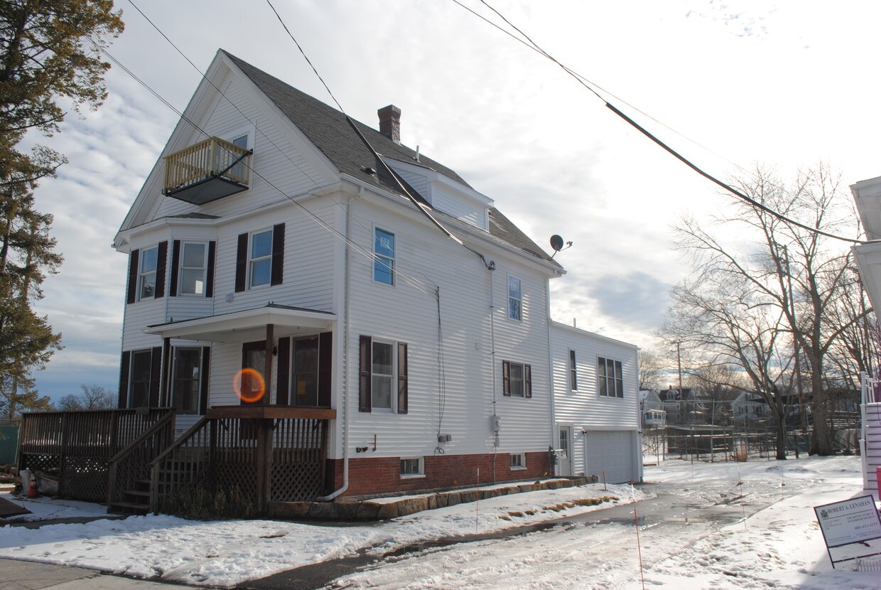Front - 324 Parrott Ave
