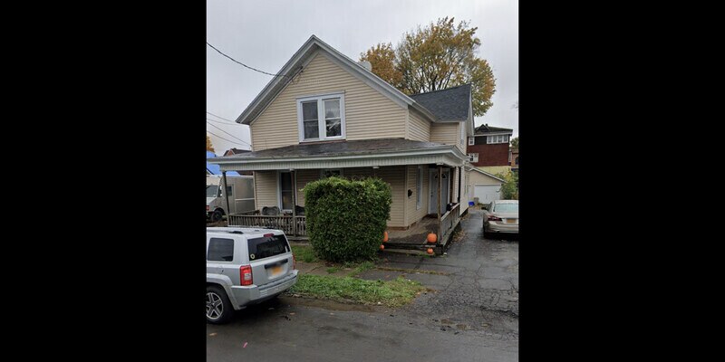 Primary Photo - Schiller Ave 111
