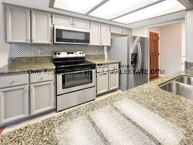 Building Photo - Bright 2BR/2BA Condo with Garage & Pool in...