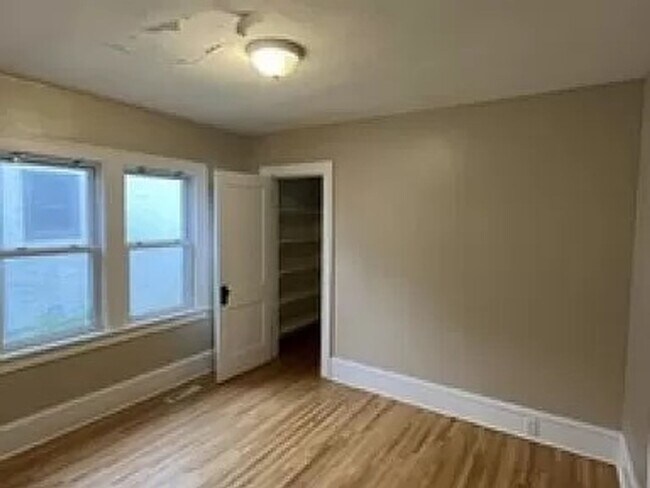 Foto del edificio - Pet friendly Charming 3 Bedroom Bungalow Aval 6/1/2026