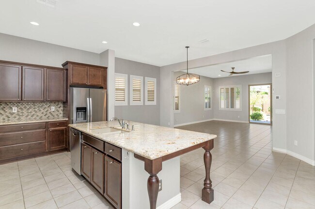 Building Photo - 3276 E Louise Dr