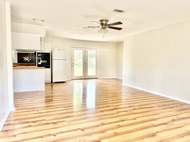 Foto del edificio - 6937 N Rothmer Dr