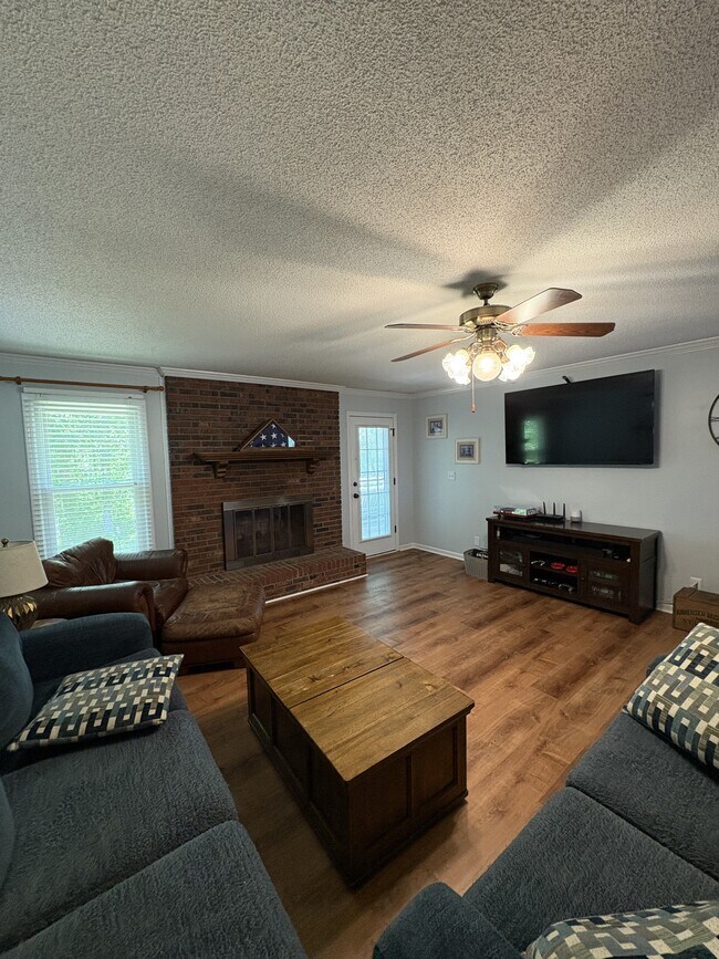 Foto del edificio - 321 N Valley View Dr