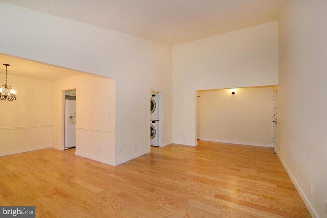 Building Photo - 11803 Breton Ct