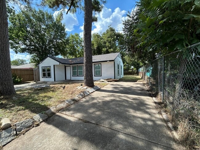 Foto del edificio - 5305 Southlea St
