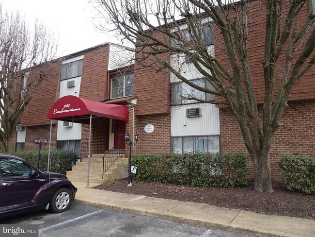 Building Photo - 610 W 11th St