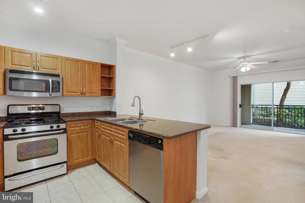 12905 Centre Park Cir Unit 107, Herndon, VA 20171 Room for Rent in Herndon, VA