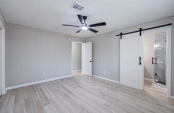 Building Photo - 411 Oaklawn St