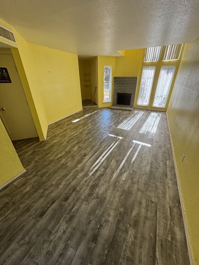 Foto principal - 17210 Imperial Valley Dr