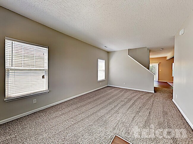 Foto del edificio - 3916 Roundwood Dr