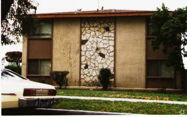Building Photo - 1310 RANDY St