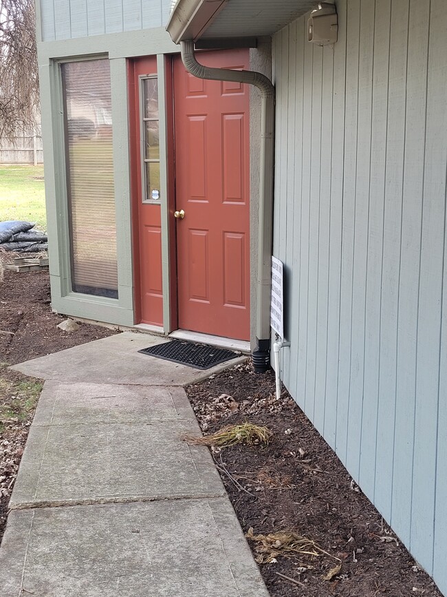 Private entrance - 8629 Fawn Lake Cir