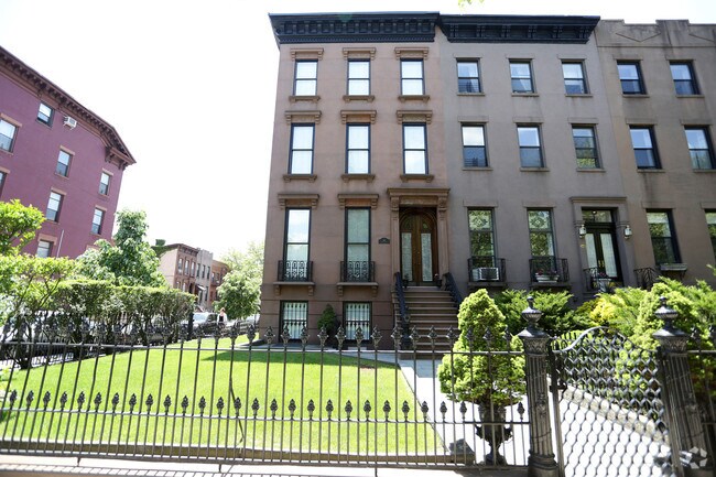 Building Photo - 48 1st Pl