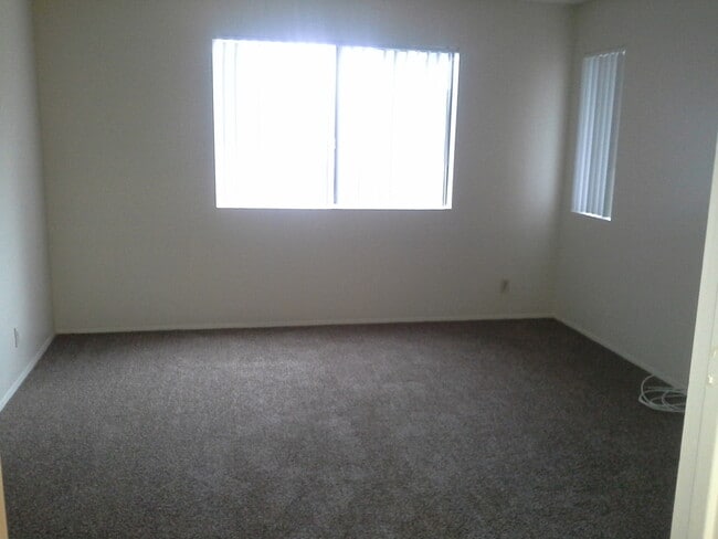 Building Photo - 5990 Dandridge Ln