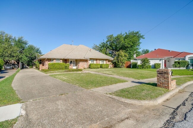 Photo - Great Move In Ready 3 Bedroom, 2 Bath Home Located in Northridge- Irving ISD- 75038