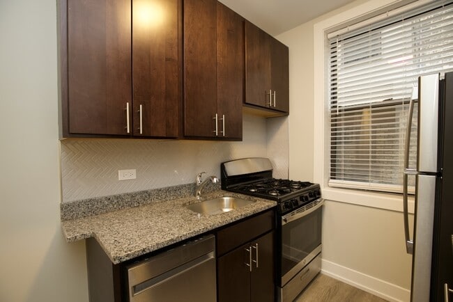 Foto del edificio - 716 W Brompton