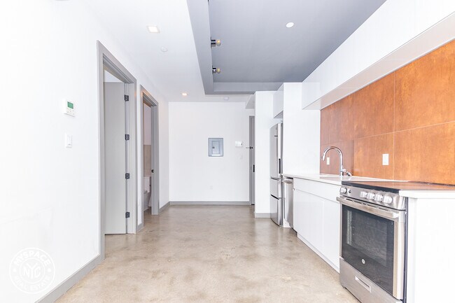 Building Photo - 410 Tompkins Ave