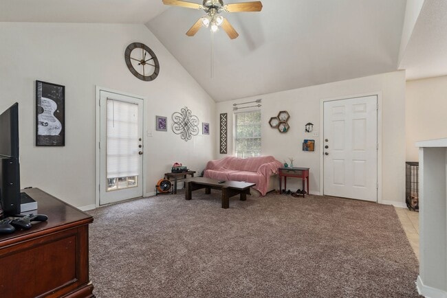 Foto del edificio - AUGUST PRE-LEASE!!  Cute 2 Bedroom 2 Bathr...