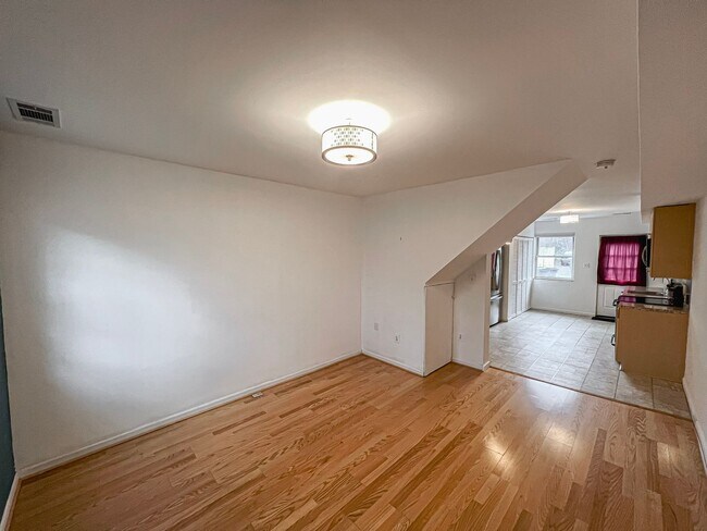 Foto del edificio - Beautiful 2 Bedroom 1 Bath Townhouse in Fa...