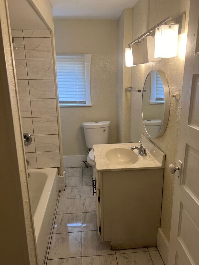 Foto del edificio - 2 bed, 1 bath for Rent