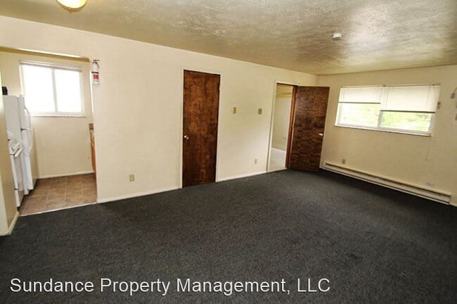 Building Photo - 124 E Sycamore St