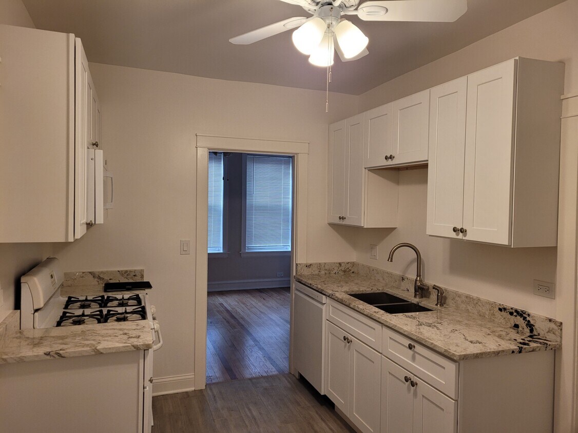 Foto principal - 4003 N Hamlin Ave