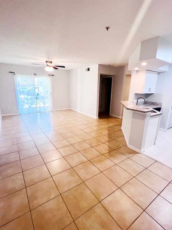 Building Photo - 713 Crest Pines Dr