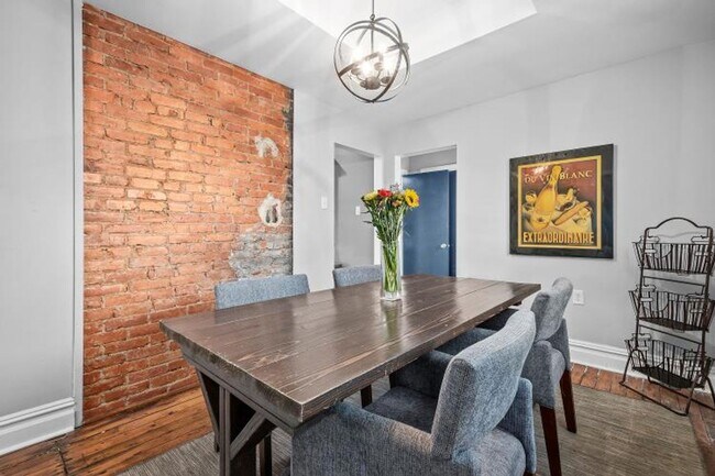 Building Photo - Updated 4 bedroom on quiet street in Beech...