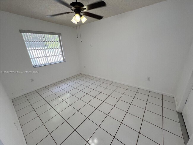 Building Photo - 1365 W 63rd St