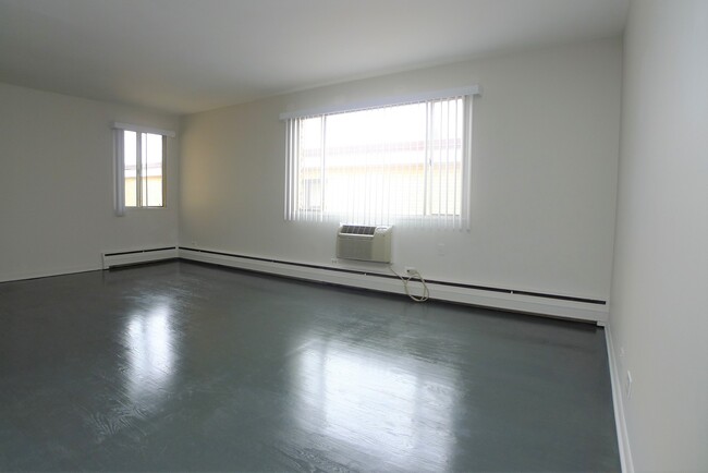 Building Photo - 142 Asbury Ave