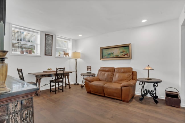 Foto del edificio - 121 W Hall St