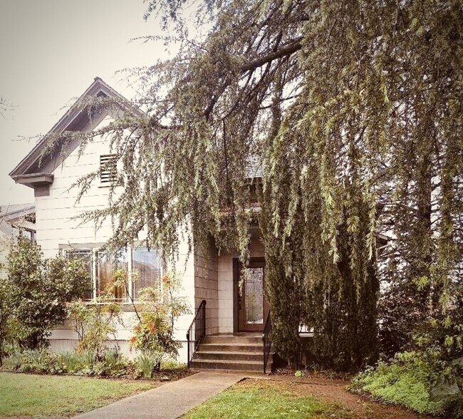 Foto del edificio - Beautiful and Bright Vintage Home – Fully Furnished