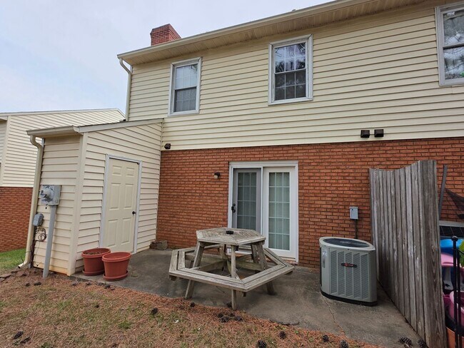 Foto del edificio - 3br 2.5ba End Unit Townhouse in Timber Ridge Subdivision