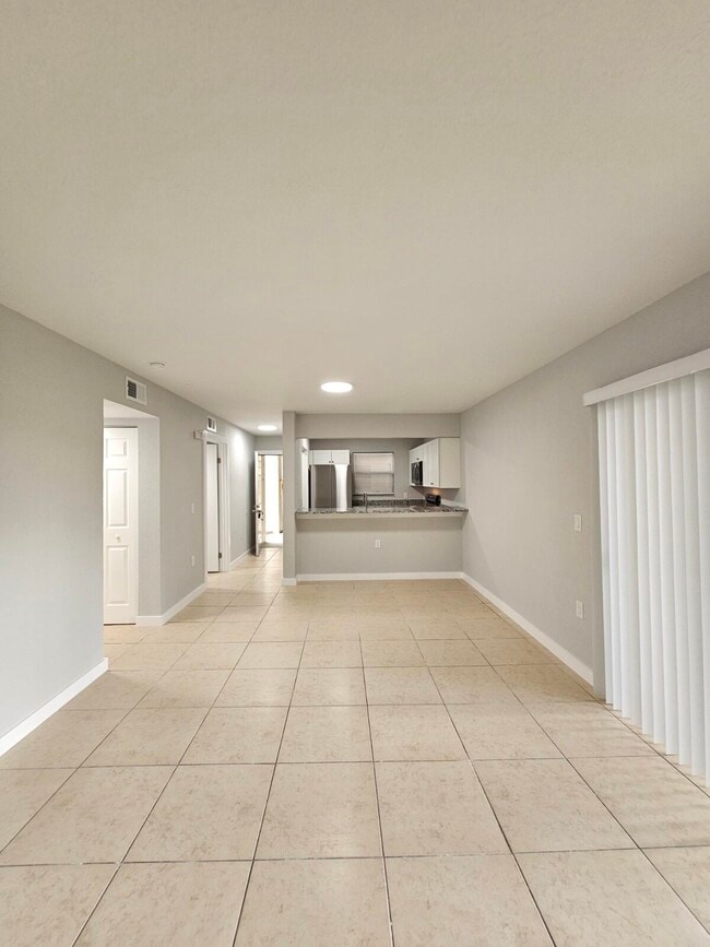 Building Photo - 1545 Lake Crystal Dr