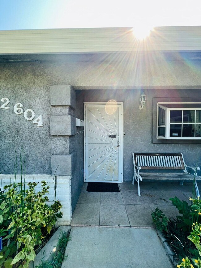 Building Photo - Beautiful Three Bedroom House With Lots of...