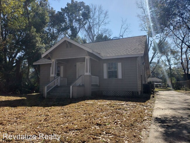 Building Photo - 5 br, 2 bath House - 1807 Jones Ave