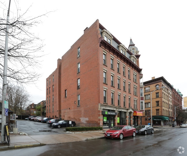 Building Photo - 385-391 Main St