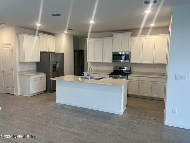 Building Photo - 235 SIMONSON