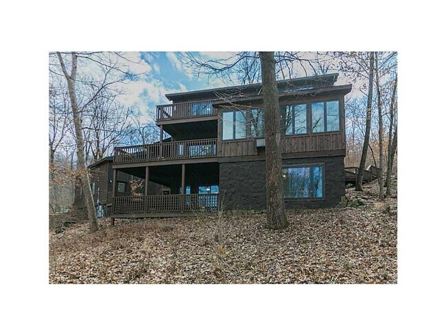 Foto del edificio - 4 bedroom rustic home, private acreage