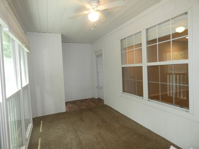 Building Photo - 2483 NE 68th St