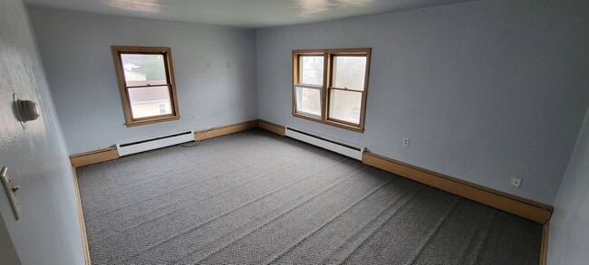 Building Photo - 307 Lake St