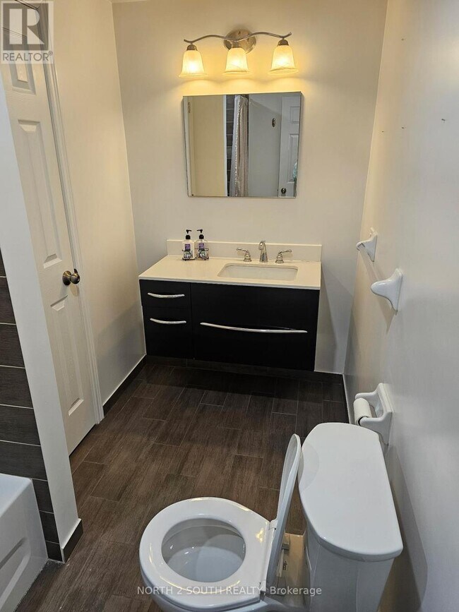 Building Photo - 23 Vanwood Crescent