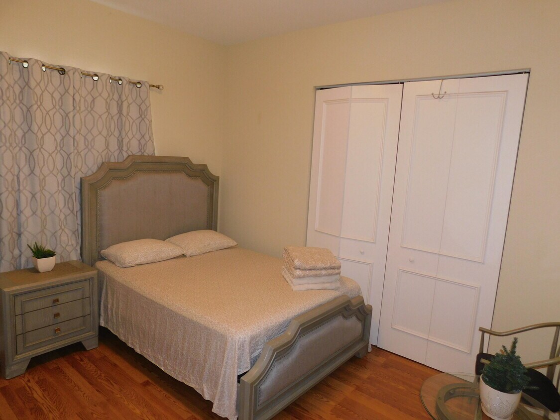 Foto principal - 2613 Treanor Terrace