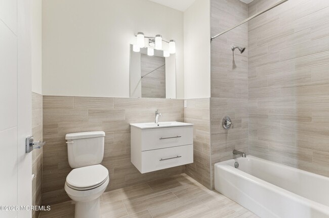 Building Photo - 521 Lake Ave