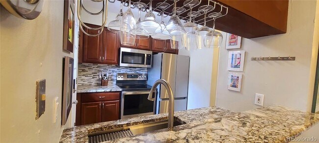 Foto del edificio - 1625 N Murray Blvd