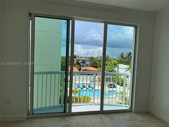 Foto del edificio - 9172 Collins Ave