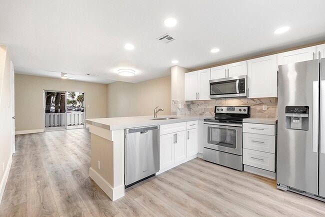 Building Photo - 2757 NE 15th St