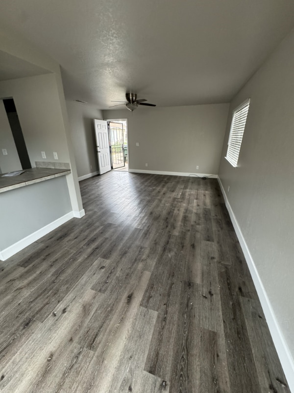 Foto del edificio - 1807 Crestwood Ave