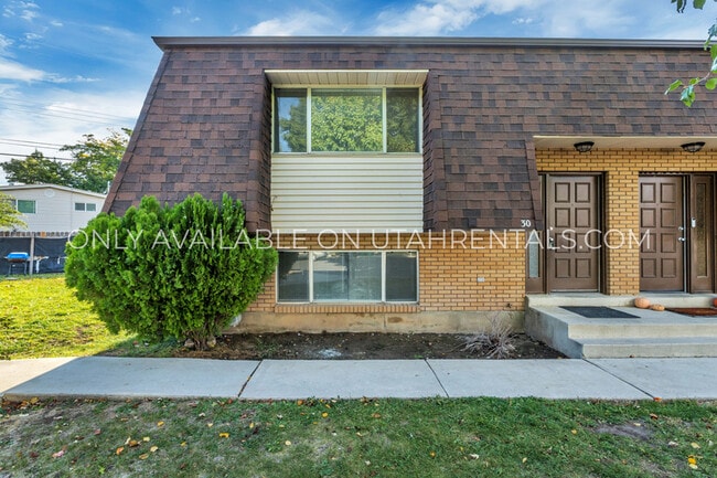 Building Photo - 30 E 925 N