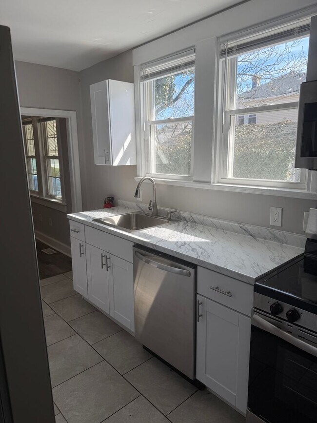 Foto del edificio - Newly Renovated 3 Bedroom, 1 Bath! Ready for Move-In!!!!